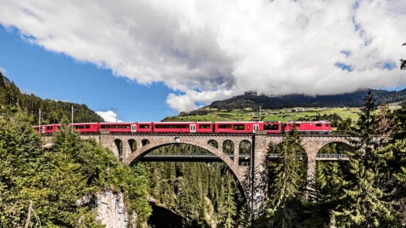 Schweiz – landet ved Alperne og Bernina Expressen